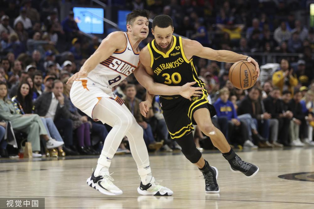 甲球队陷入 甲球队陷入